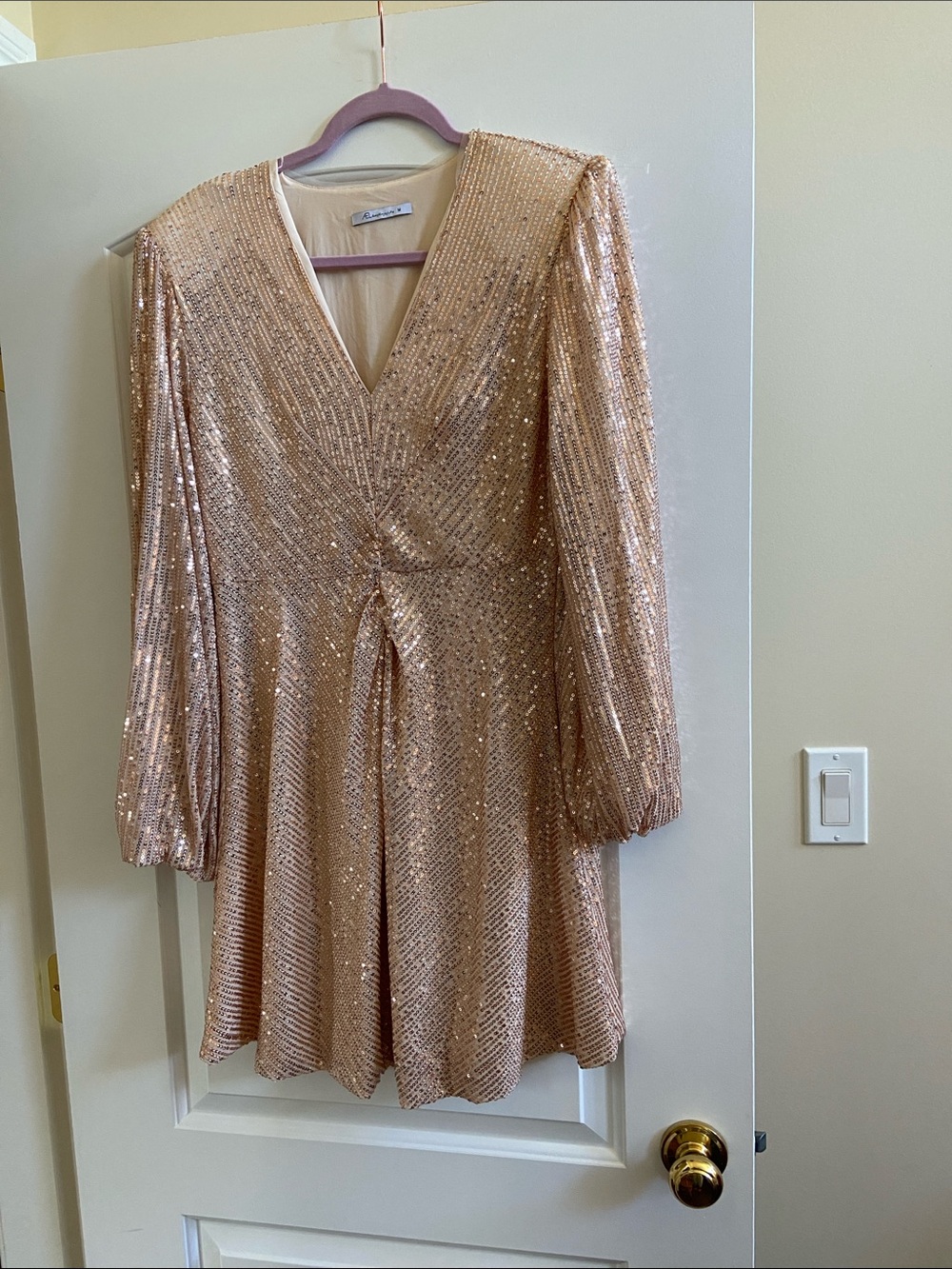 🆕 Sequin V-Neck Long Sleeve Party Dress in Rose Gold size M